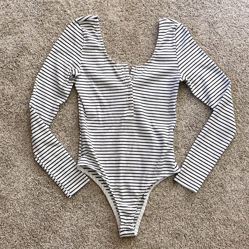 Easy-Clothes Ribbed Body suit. White with Navy blue stripes.